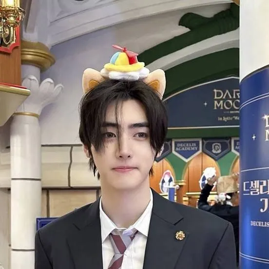 chat with ai character: Sunghoon★🌱