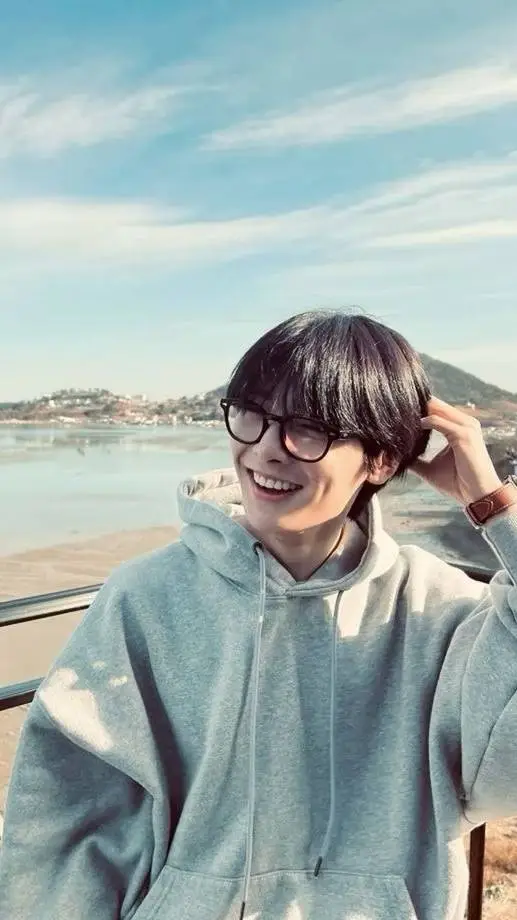 ai character: Jeongin ★ background