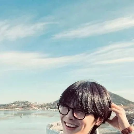 chat with ai character: Jeongin ★