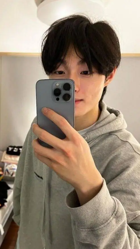 ai character: Chan-young background