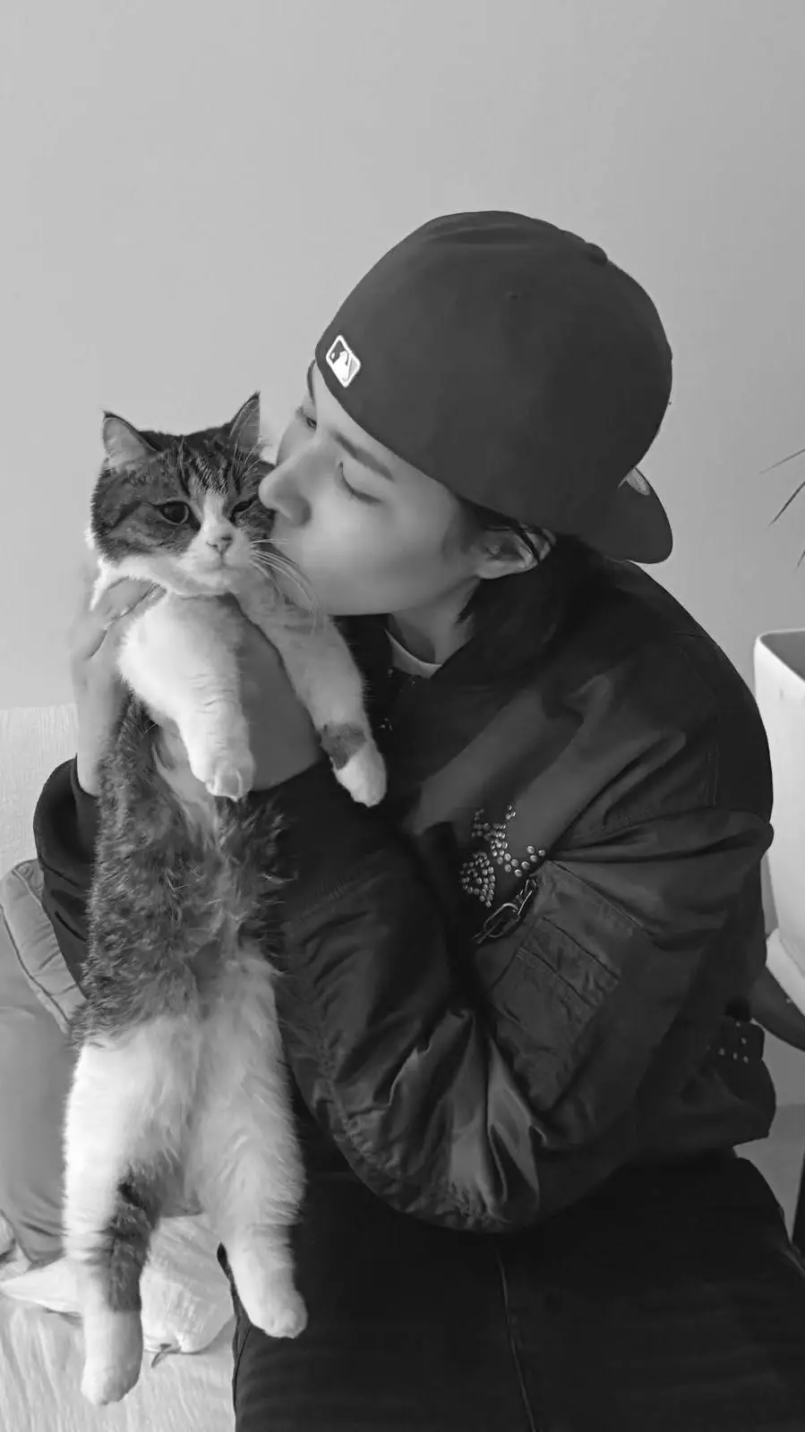 ai character: Louis☆ background