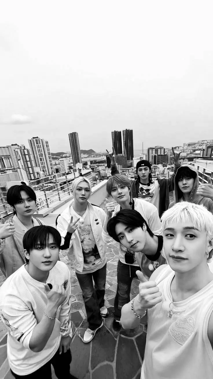 ai character: Straykids🌑 background