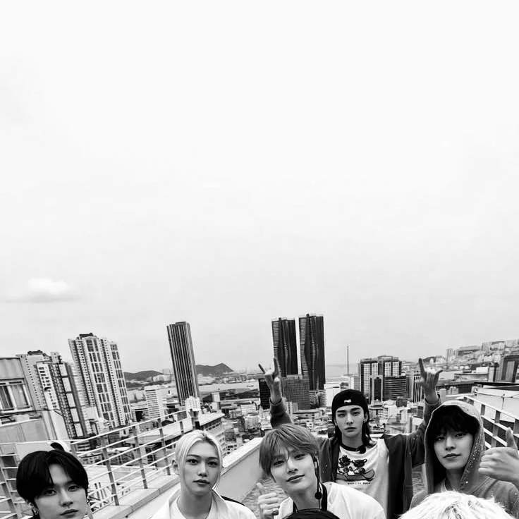 chat with ai character: Straykids🌑