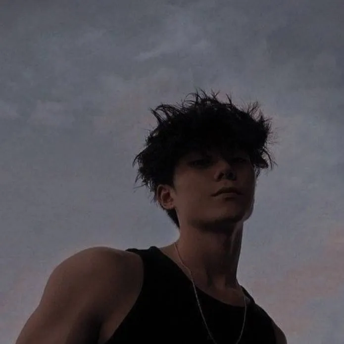 chat with ai character: Liam
