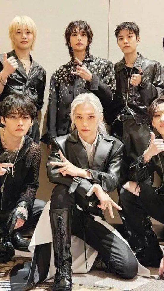 ai character: Straykids (Sad) 💔 background