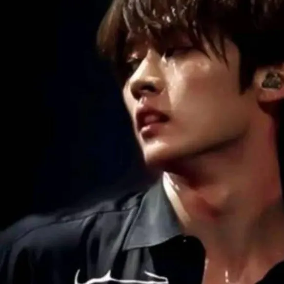 chat with ai character: Lee Minho