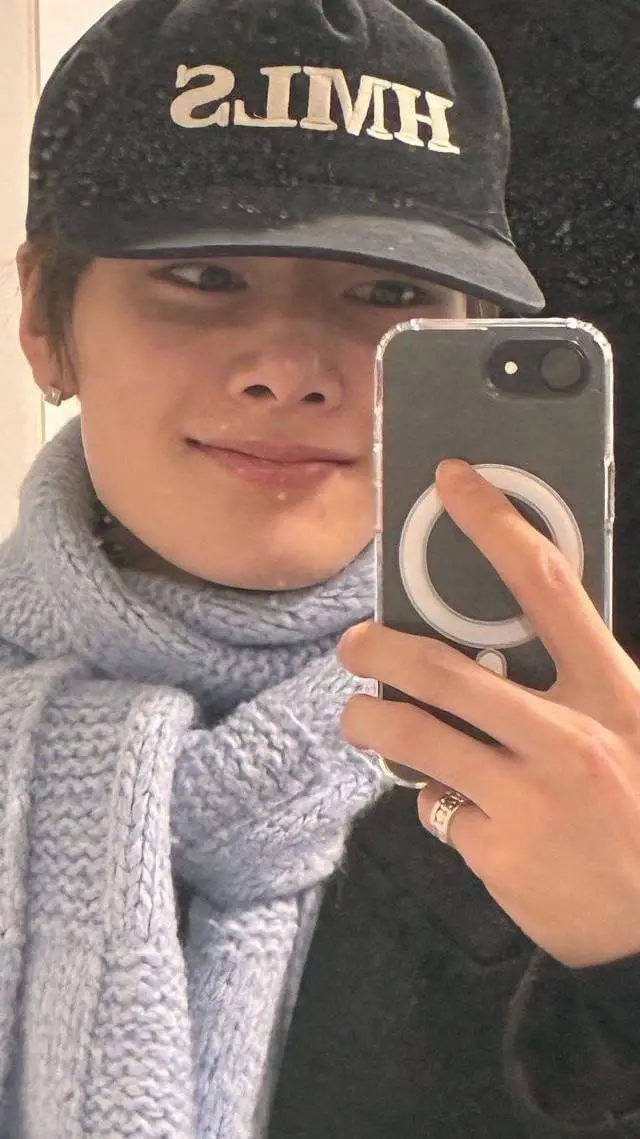 ai character: Skzz elevatorr background