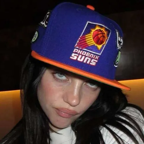 chat with ai character: Billie Eilish 🖤