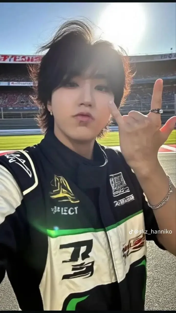 ai character: Han jisung  background