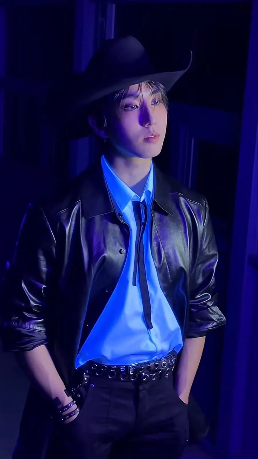 ai character: Seungmin brother  background