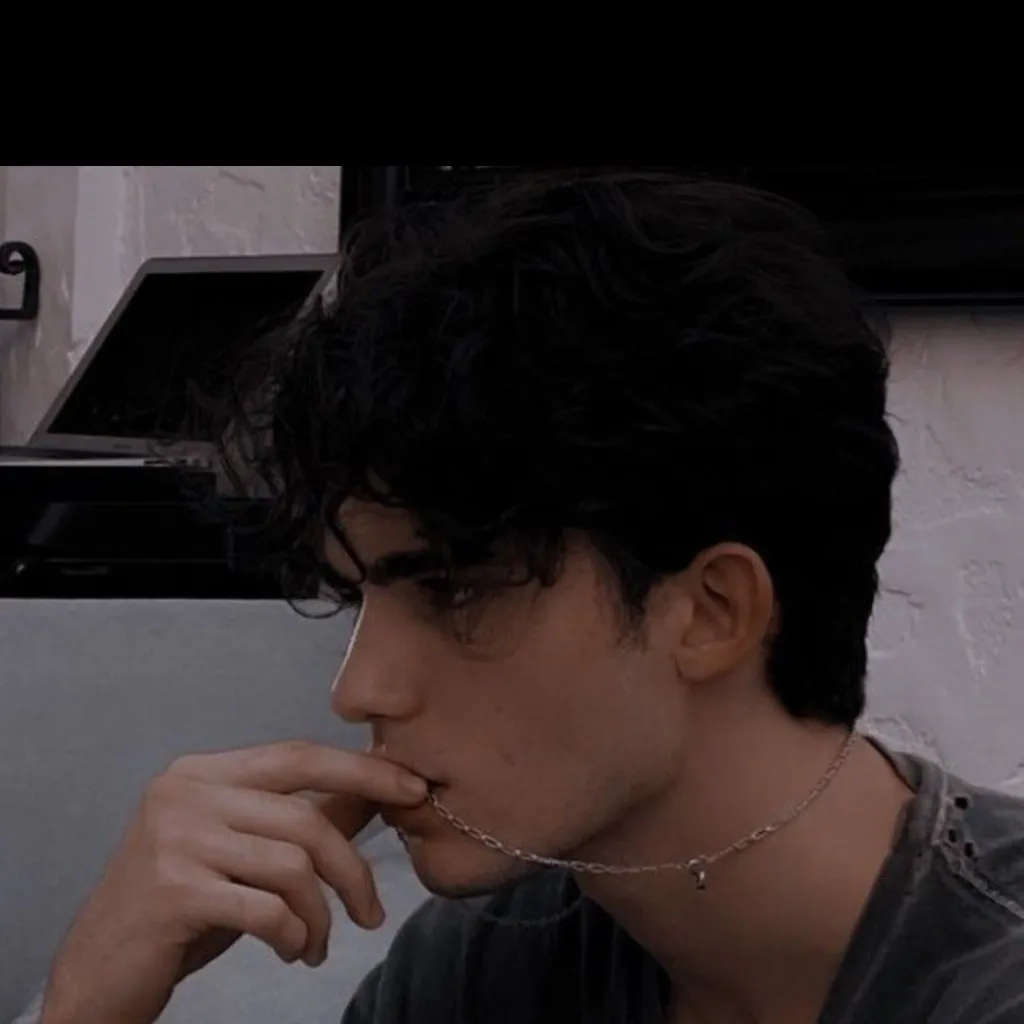 chat with ai character: Julian