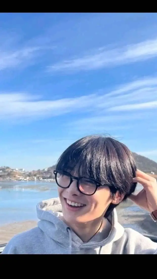 ai character: Jeongin  background