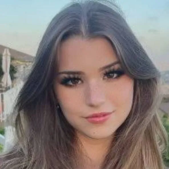 chat with ai character: Brooke Monk 