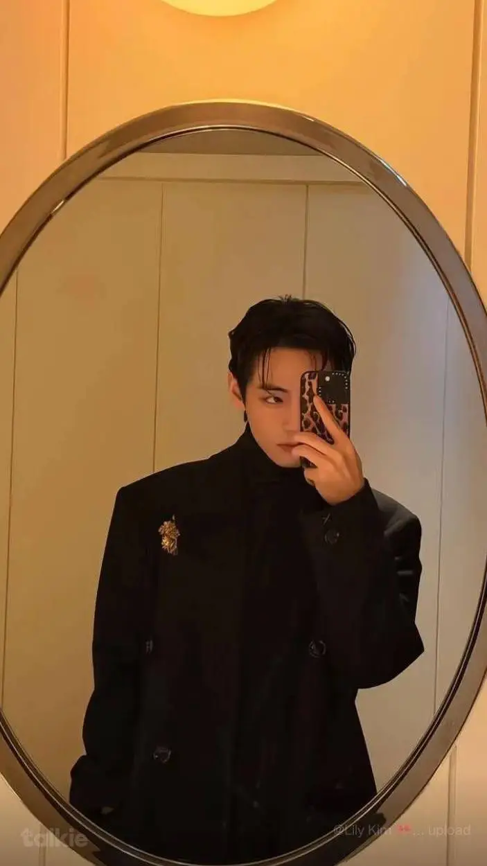 ai character: taehyung background