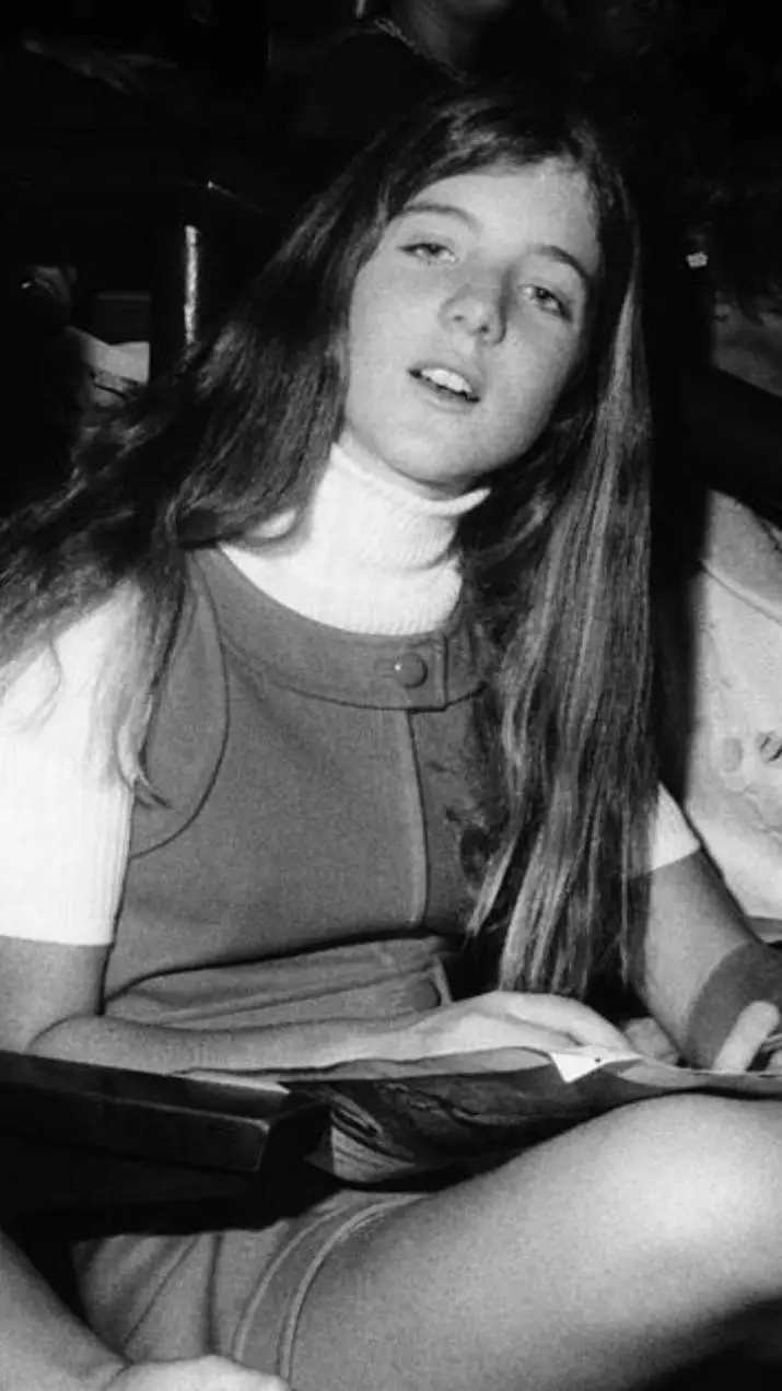 ai character: Caroline Kennedy background