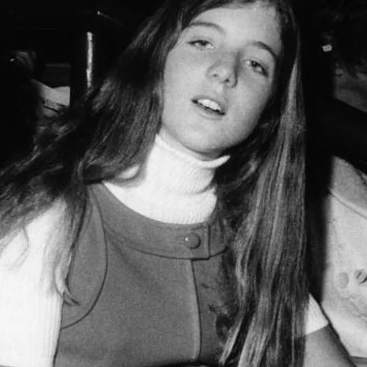 chat with ai character: Caroline Kennedy