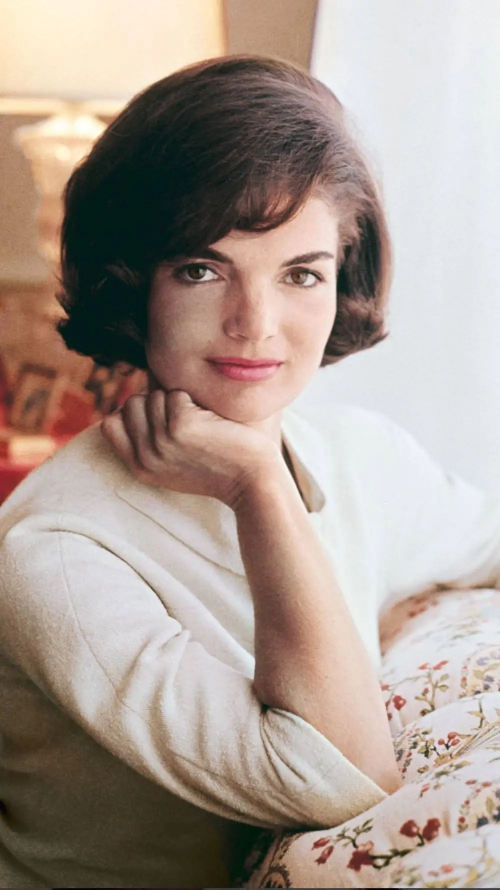 ai character: Jackie Kennedy  background
