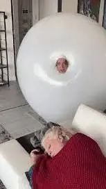 ai character: ballon chica background