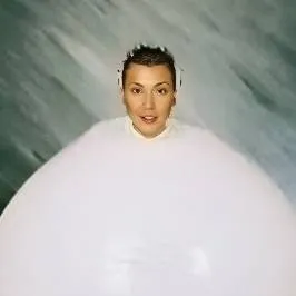 chat with ai character: mujer Ballon 