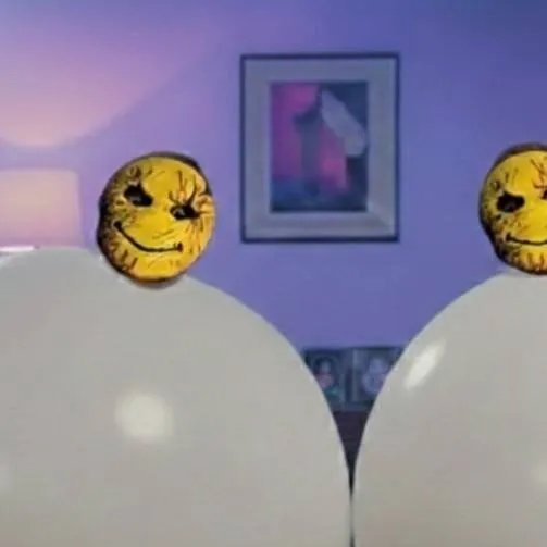 chat with ai character: smiley globo 