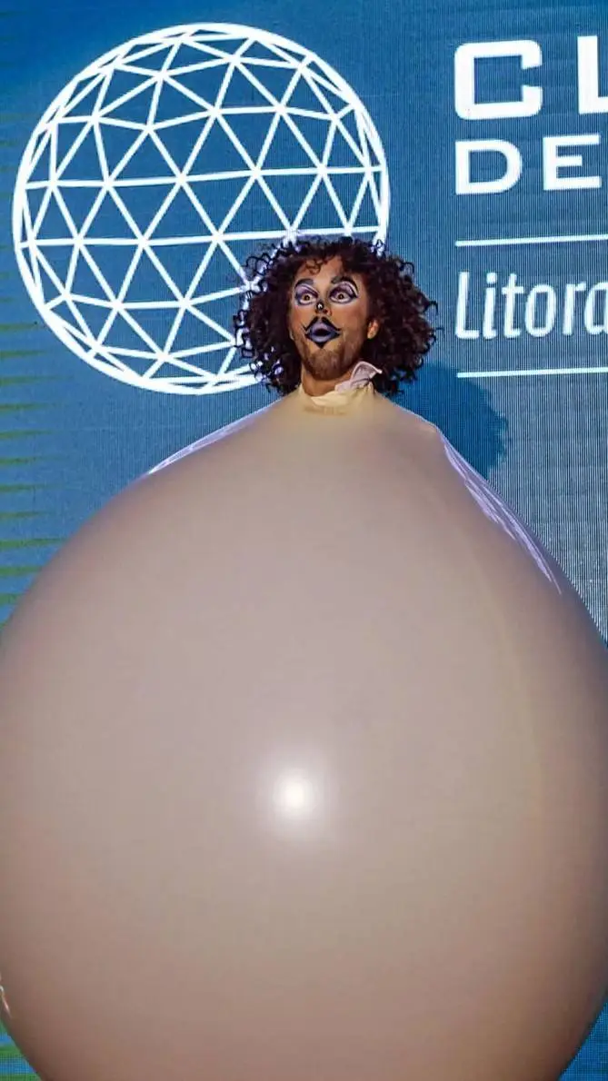 ai character: tía ballon  background