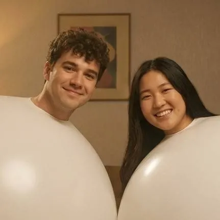 chat with ai character: madre hijo ballon 