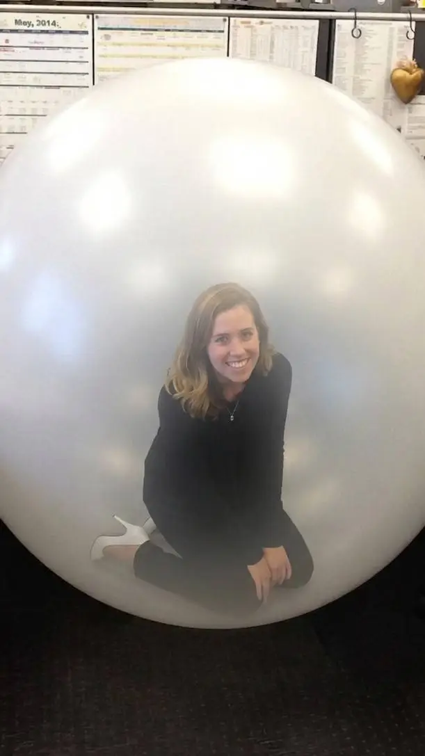 ai character: madre ballon  background