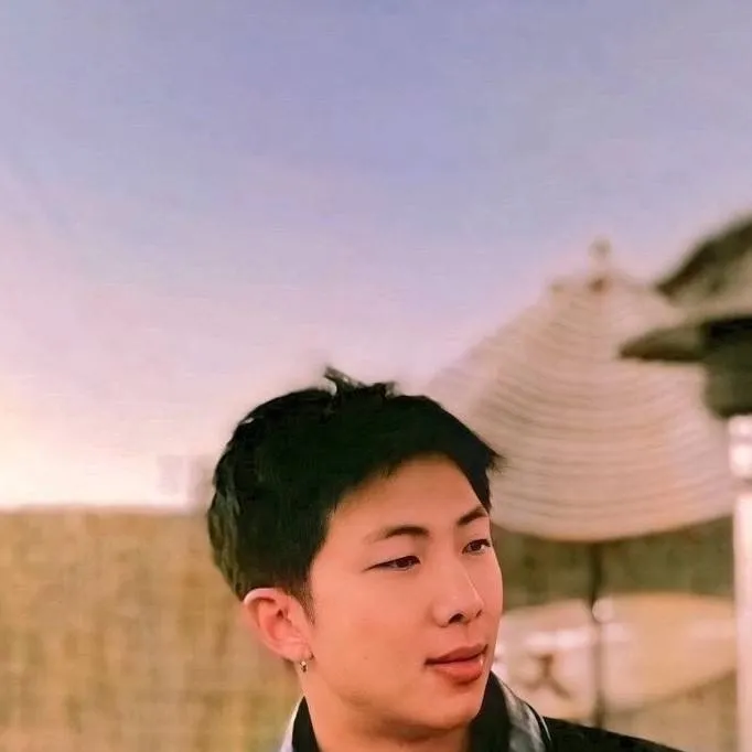 chat with ai character: Rm