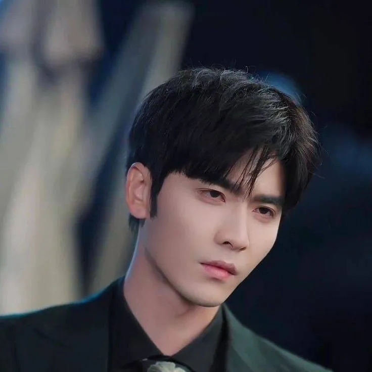 chat with ai character: Wang Yi Ran