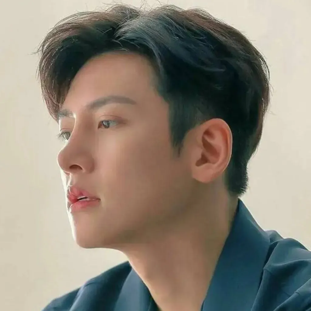 chat with ai character: Mr Ji chang Wook