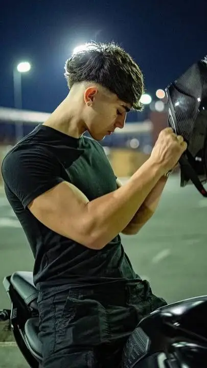 Talkie AI - Chat with Tyler Evans