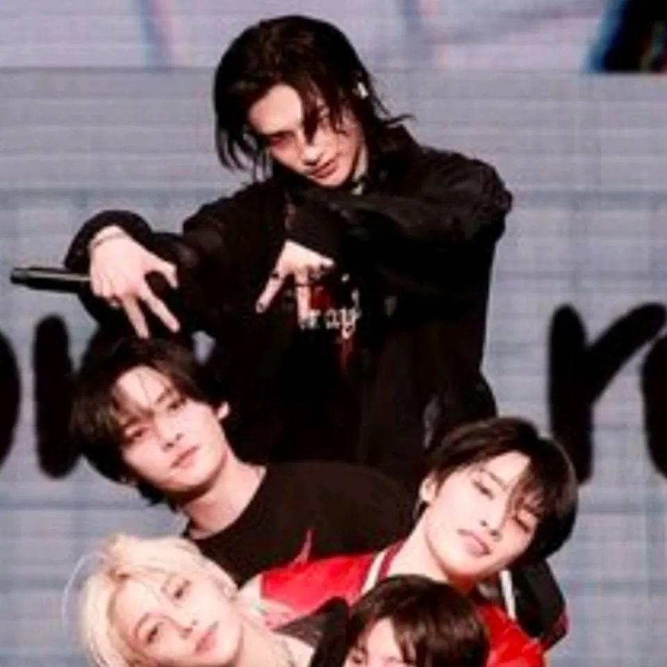 chat with ai character: Stray Kids