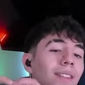 chat with ai character: Los bros vs Yolo!?