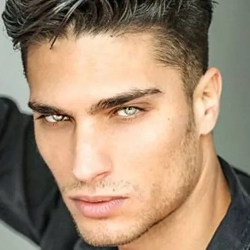 chat with ai character: Alfredo De La Cruz