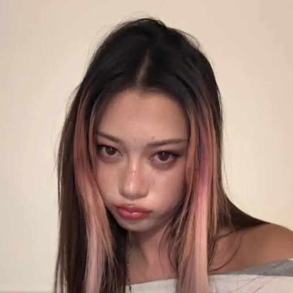 chat with ai character: 🍒💋🎤megan🎤💋🍒