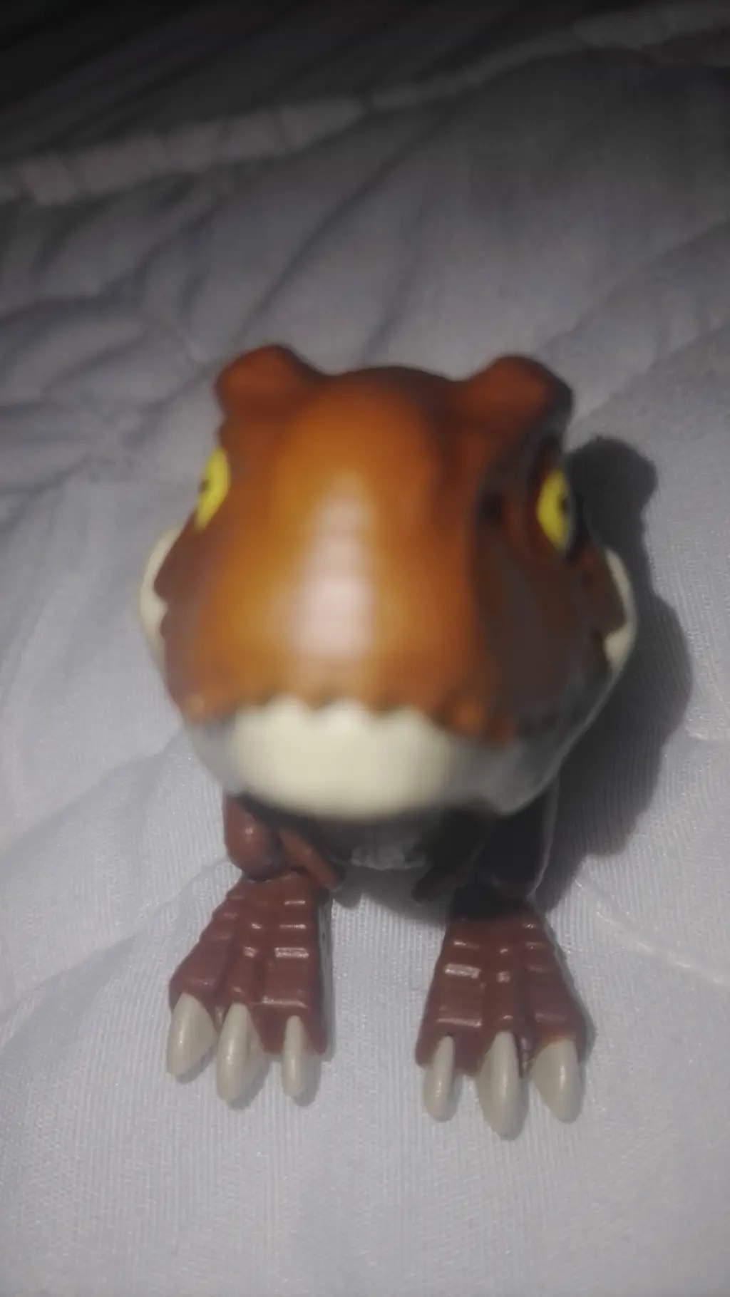 ai character: tiranosaurio mini background