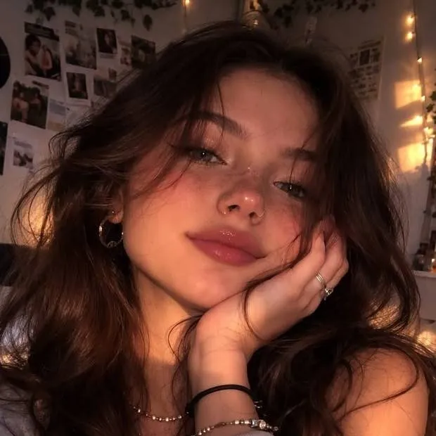 chat with ai character: Luiza