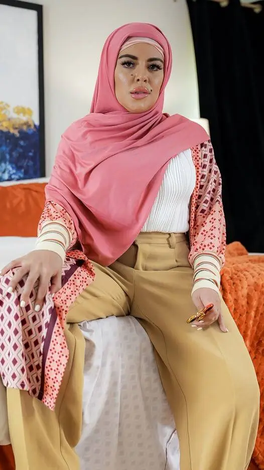Talkie AI - Chat with Huda (Fraud Queen)