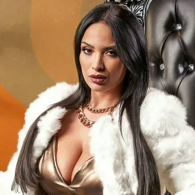 chat with ai character: The Iron Queen 