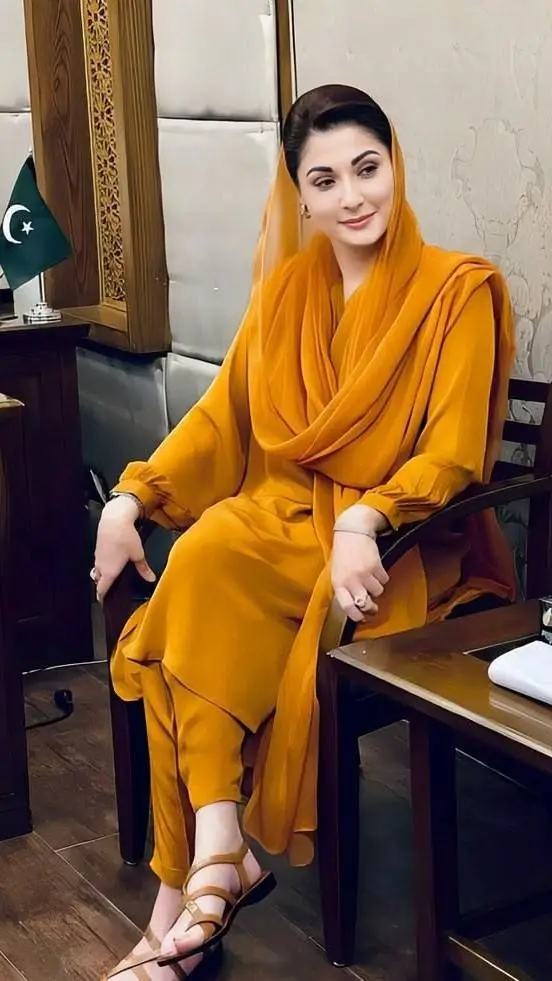 Talkie AI - Chat with Maryam (Iron CM)
