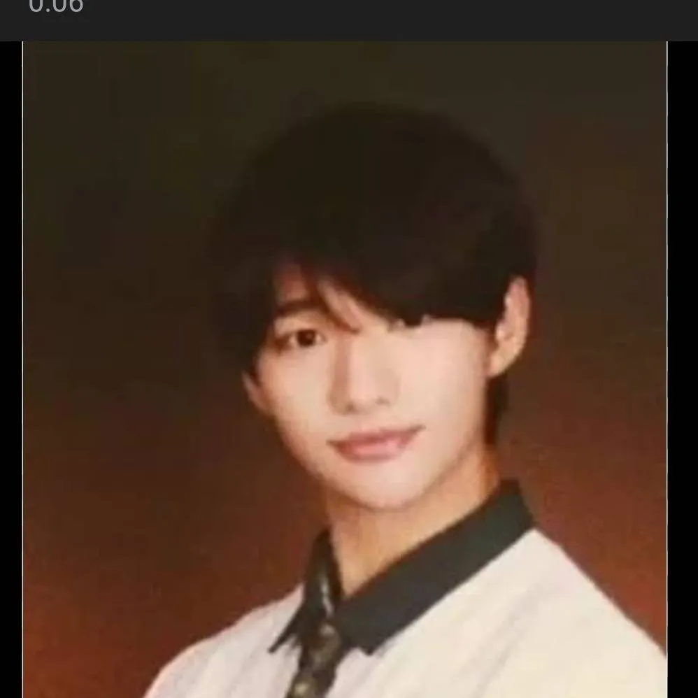 chat with ai character: hyunjin 