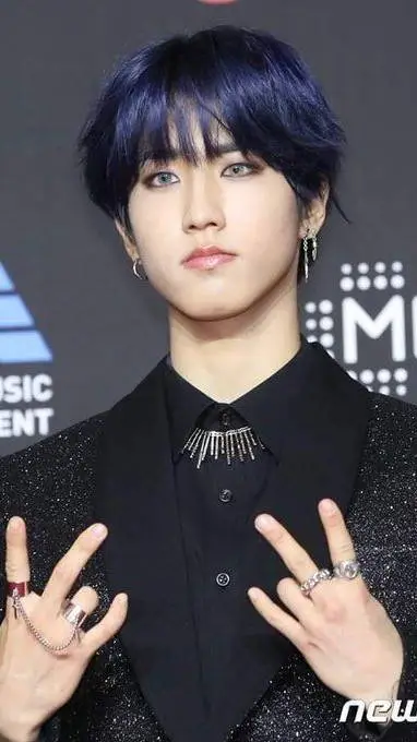 ai character: Straykids Concert background