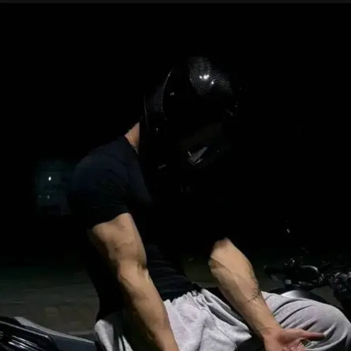 chat with ai character: Anderson 