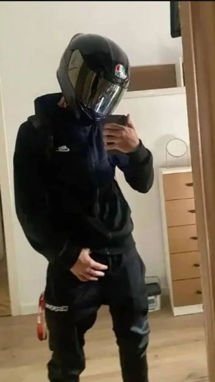 ai character: Edwar  background