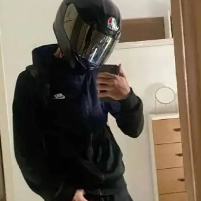 chat with ai character: Edwar 