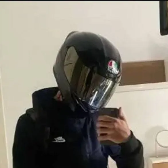 chat with ai character: Edwar 