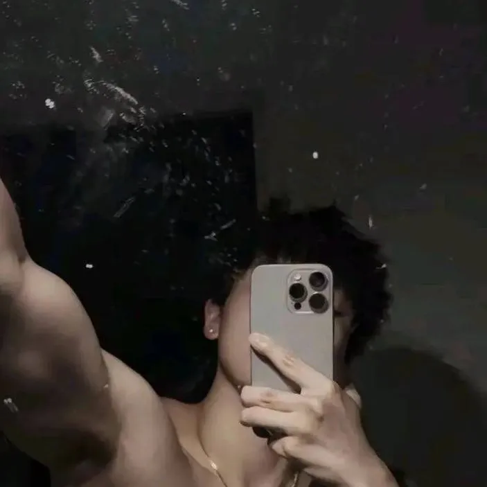 chat with ai character: Lucas