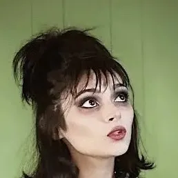 chat with ai character: Lydia Deetz 