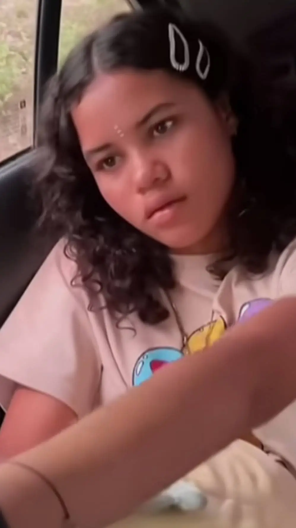 ai character: Luisa Alejandra  background