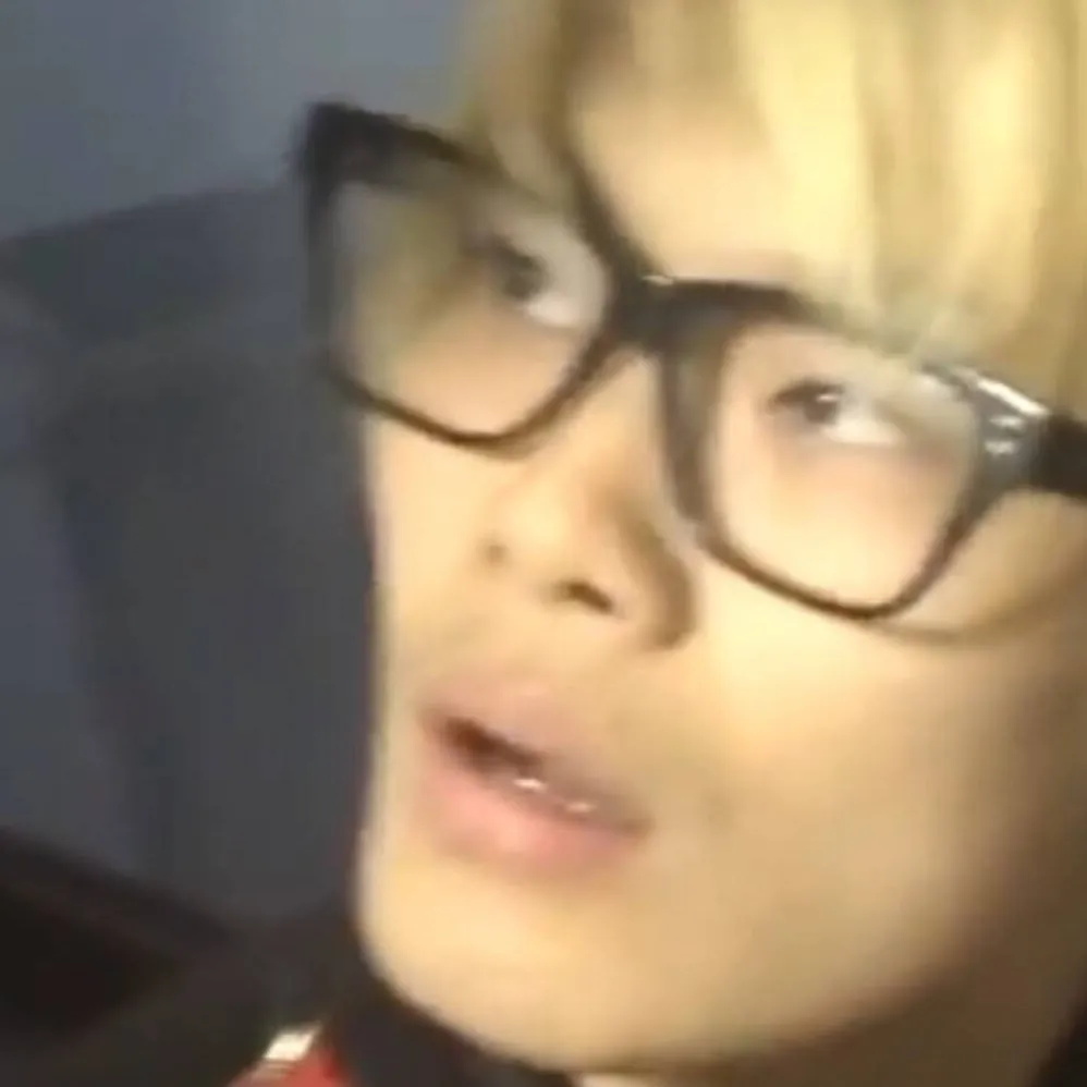 chat with ai character: Alejandro